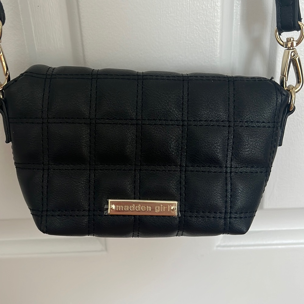 Madden girl mini cross body purse - never used